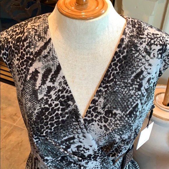 Calvin Klein Size 10 Grey/Blk Snake Print - Picture 2 of 8